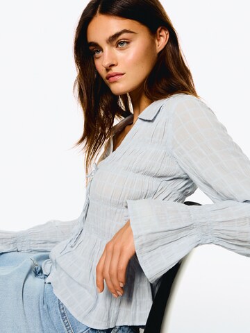 Bershka Bluse in Blau