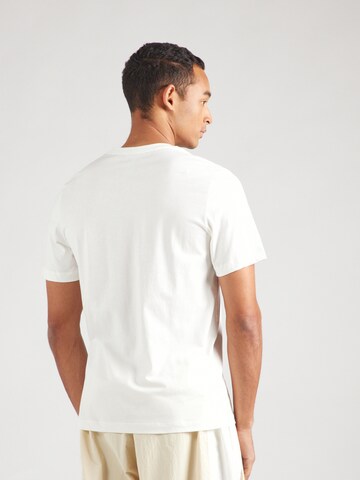 Nike Sportswear - Camisa em branco