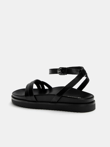 Sandales à lanières Pull&Bear en noir