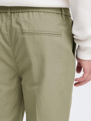 Casual Friday - Loosefit Calças chino 'CFMarc Linen Mix' em castanho