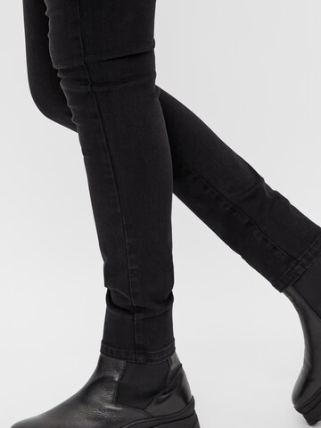 MAMALICIOUS Skinny Jeans pajkice 'LOLA' | črna barva