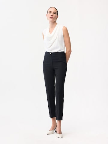 adl Slimfit Broek in Zwart: voorkant