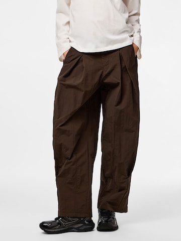 Regular Pantalon PIECES en marron : devant
