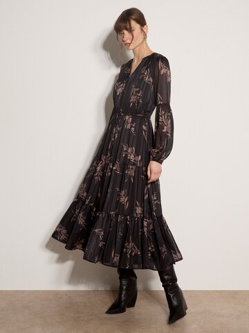 Apricot Dress ' ' in Black