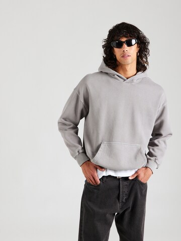 Abercrombie & Fitch - Sweatshirt 'ESSENTIAL' em cinzento