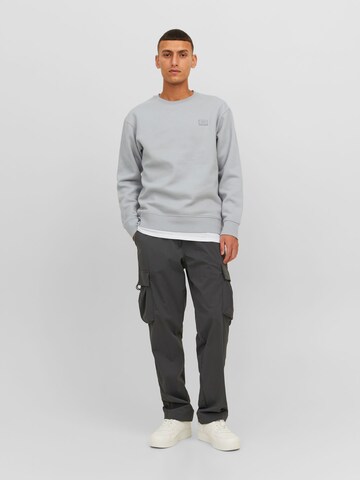 JACK & JONES Sweatshirt in Grau