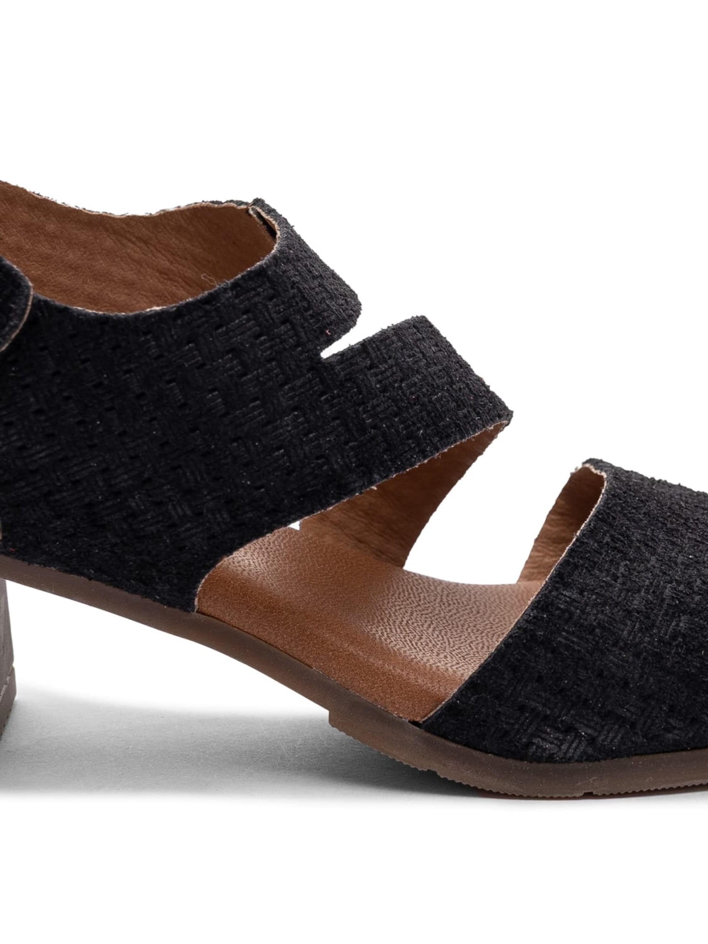 Maciejka Sandals in Black