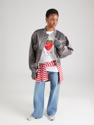 Tricou de la Nike Sportswear pe alb