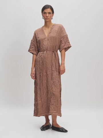 EDITED Dress 'Carmen' in Brown: front