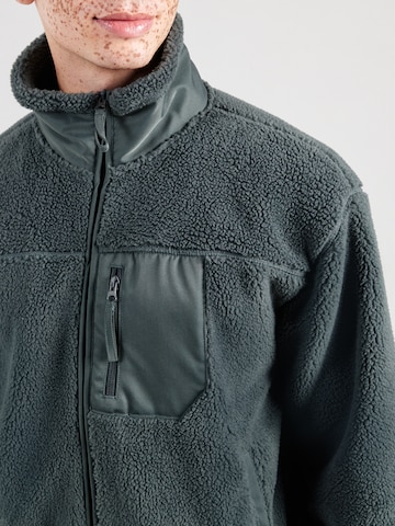 ABOUT YOU - Chaqueta polar 'Diego' en verde