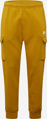 Nike Sportswear - Pantalón cargo 'CLUB' en amarillo: frente