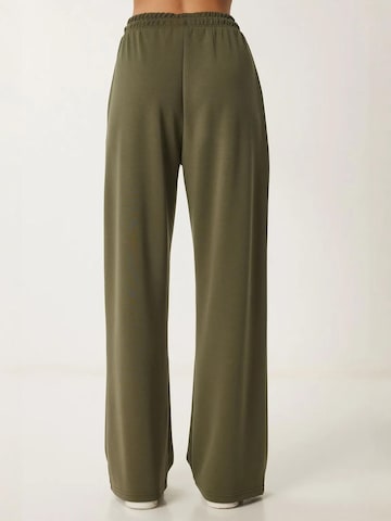 Wide leg Pantaloni di Happiness İstanbul in verde