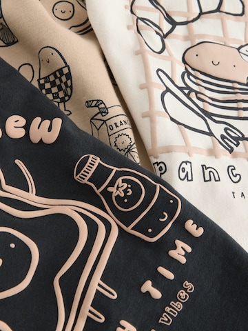 Next Yöpuku värissä beige