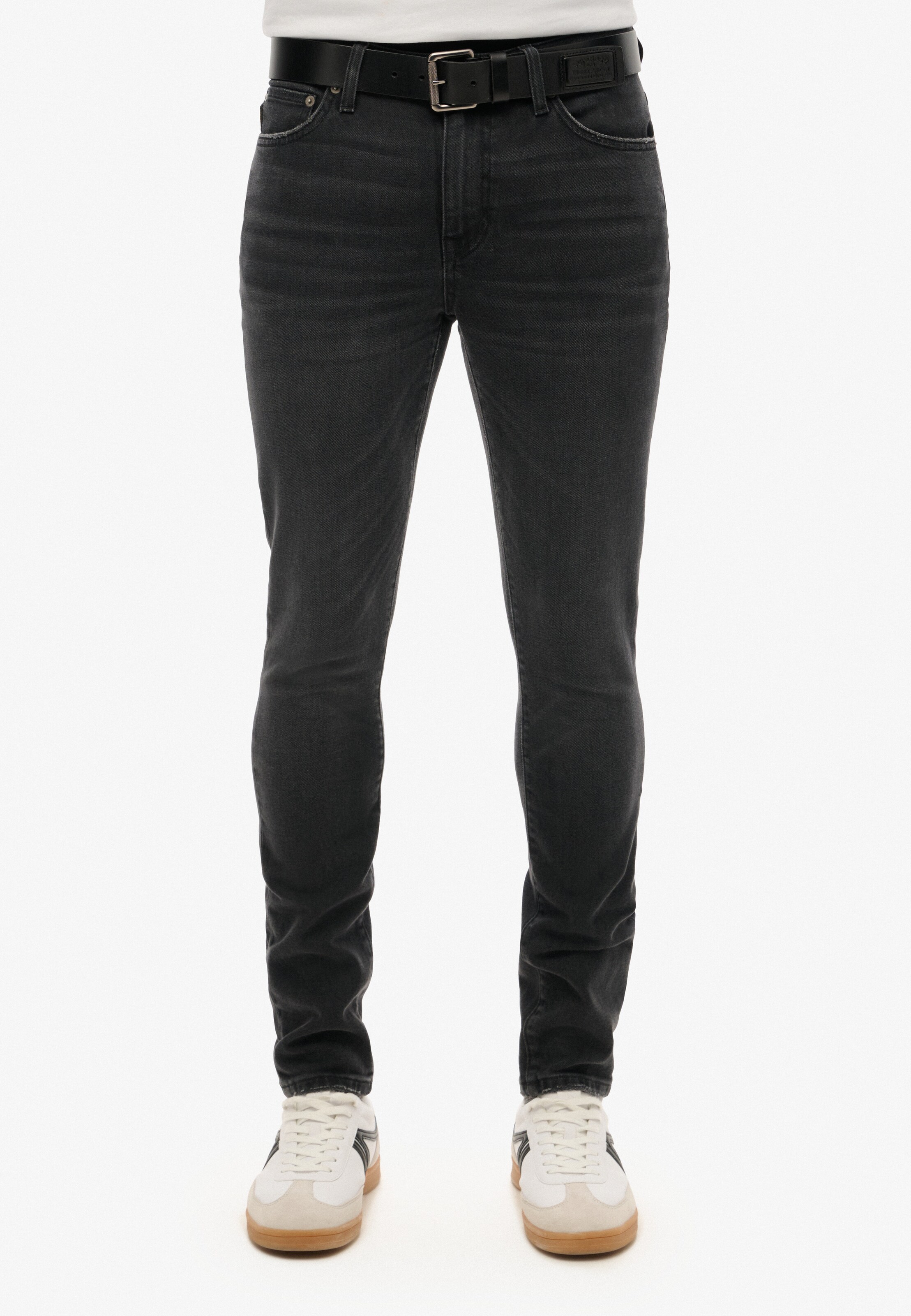 Superdry Skinny Jeans in Black: front