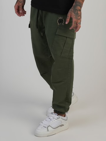 Effilé Pantalon cargo SikSilk en vert