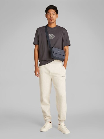 Calvin Klein Torba za čez ramo 'ESSENTIALS' | modra barva: sprednja stran