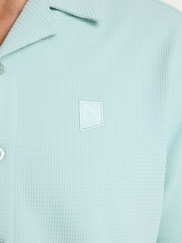 CHASIN' Shirt in Blue