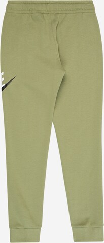 Nike Sportswear Tapered Hose in Grün