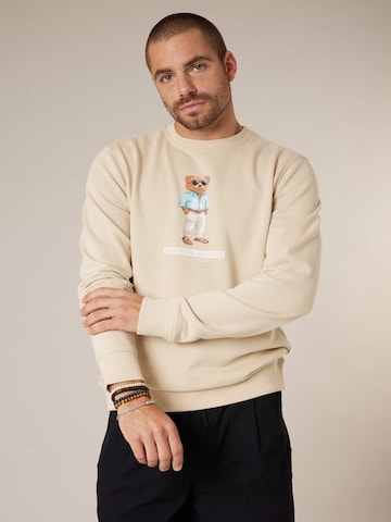 Sweat-shirt 'Sleekbear' Deeluxe en beige : devant