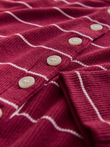 Next Shirt in Red