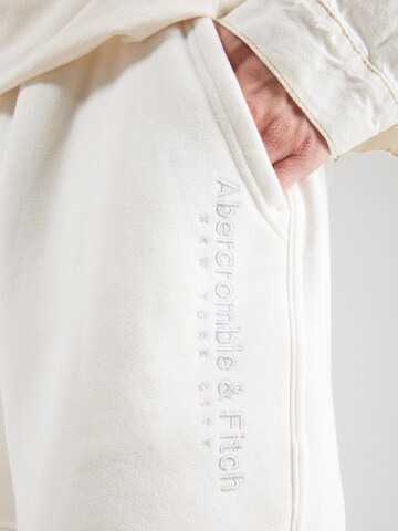 Abercrombie & Fitch Loosefit Kalhoty – bílá