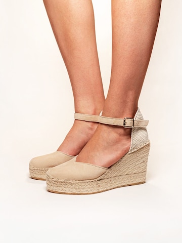 Alhamas Strap sandal 'Alpargata Cuña 10 cm' in Beige: front