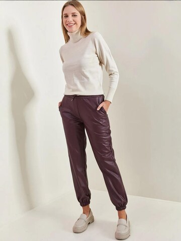 Effilé Pantalon Bianco Lucci en rouge