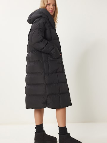 Cappotto invernale di Happiness İstanbul in nero