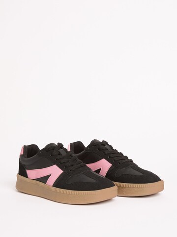 Friends Like These Sneaker in Schwarz