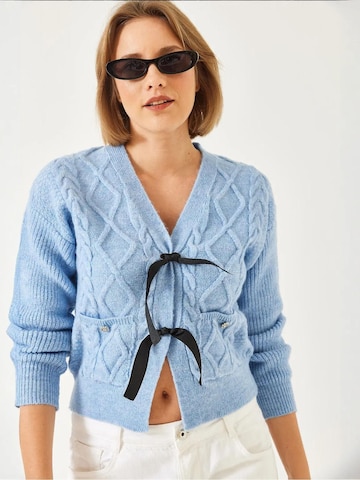 Cardigan Bianco Lucci en bleu