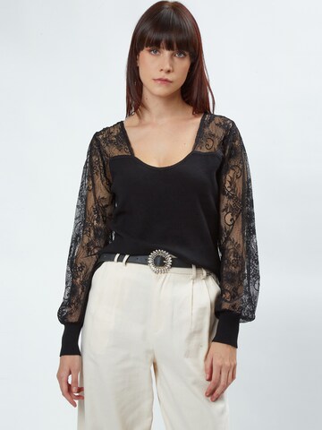 Pullover di Influencer in nero: frontale