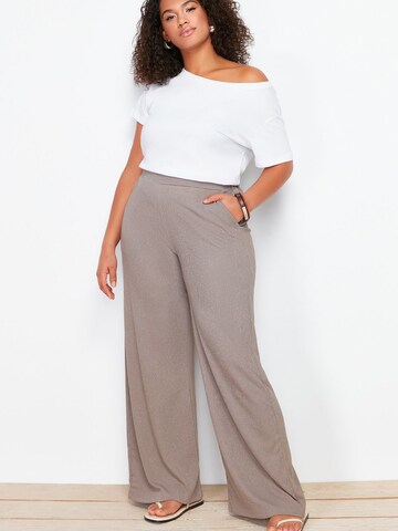 Wide leg Pantaloni di Trendyol Curve in marrone