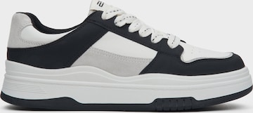 Baskets basses '23012' ES8 en blanc : devant