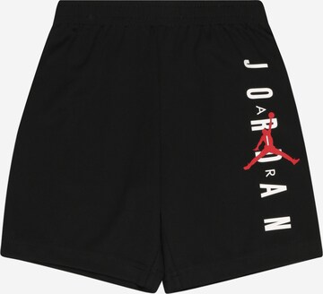 Jordan Regular Shorts in Schwarz: predná strana