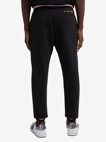 Carlo Colucci Tapered Broek 'Dangl' in Zwart