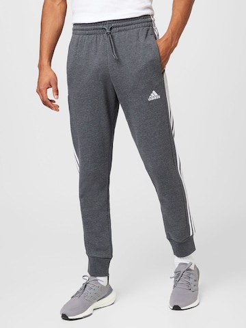 ADIDAS SPORTSWEAR - Tapered Pantalón deportivo 'Essentials' en gris: frente