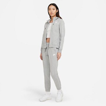 Nike Sportswear Дънки Tapered Leg Панталон в сиво