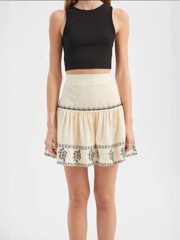 Gonna di Hiccup in beige: frontale