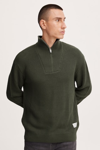 !Solid Sweater in Green: front