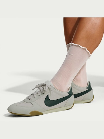 Sneaker low 'Sprint Sister' de la NIKE pe bej
