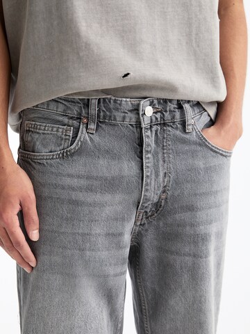 Pull&Bear Regular Jeans in Grijs