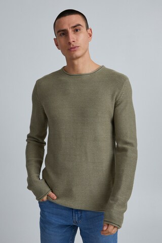 !Solid Sweater in Green: front