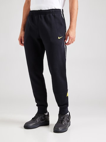 Nike Sportswear Tapered Broek in Zwart: voorkant