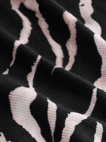 Tricou de la Next pe negru