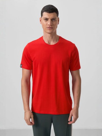 Tommy Life T-Shirts in Rot: Vorderseite