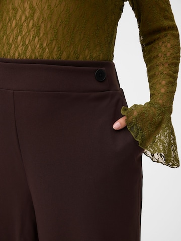 Vero Moda Curve - Pierna ancha Pantalón en marrón