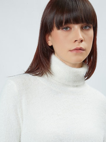 Pullover di Influencer in bianco
