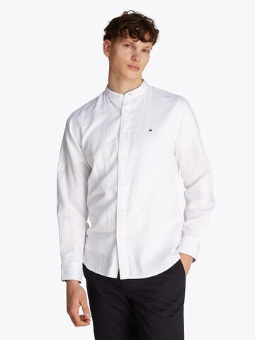 Coupe regular Chemise TOMMY HILFIGER en blanc : devant