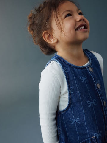 Next Overall in Blau