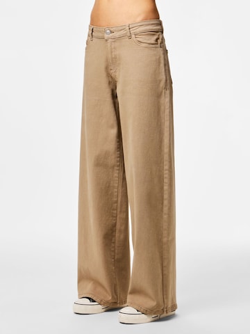 PIECES regular Jeans 'PCSELMA' i brun